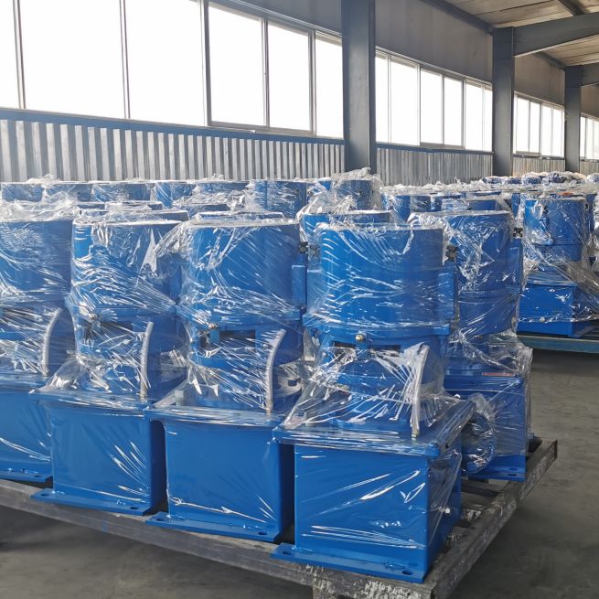 The pellet machine feeds different animals suitable for grinding discs