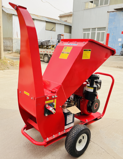 Wood branch crush Diesel engine cutting branch