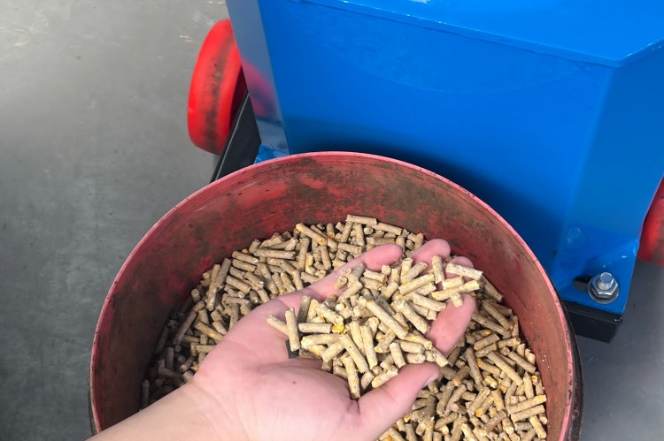 Complete feed pellet equipment